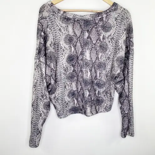 Freshman 1996 Grey Black Printed V