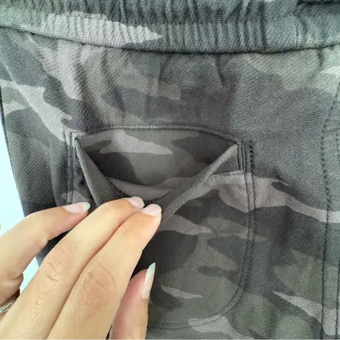 Athleta Farallon Jogger in camo green brown size 0