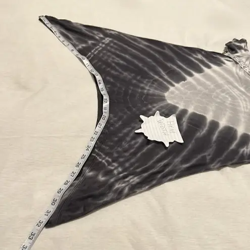 Tryst sz L super soft grey & black short sleeve tie dye shark bit hem tunic EUC