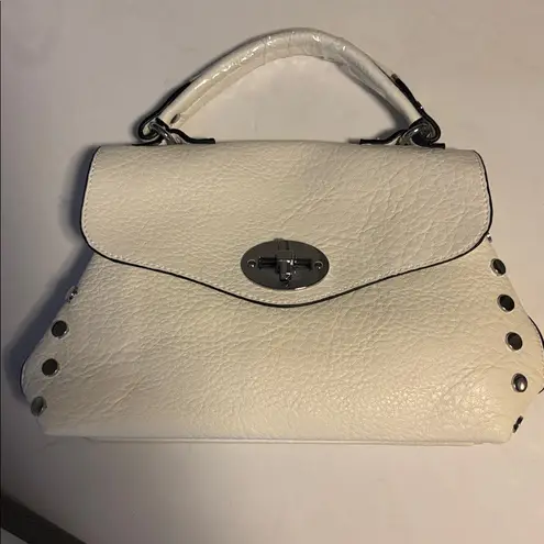 JAIME BRAND FROM THE UK.. NEW WHITE FAUX LEATHER HANDBAG SILVER ACCENTS/STUDS