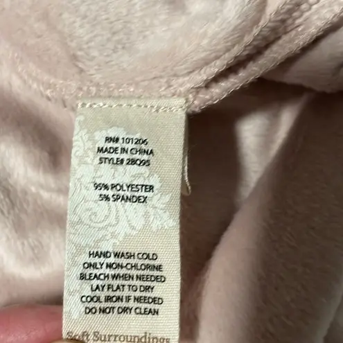 Soft Surroundings Velour pink 2 pocket long sleeved lagenlook shacket with abalone shell buttons.