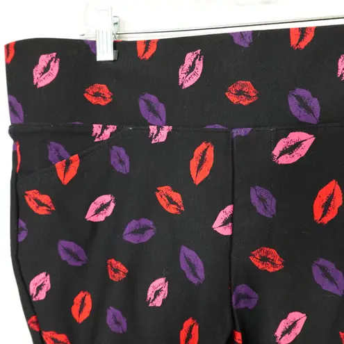 Torrid  Pocket Pixie Skinny Studio Luxe Ponte High-Rise Pant Lips Graphic