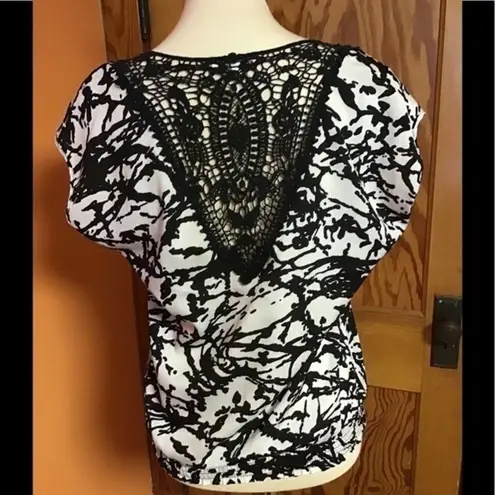 Black Rainn lace back summer dressy top