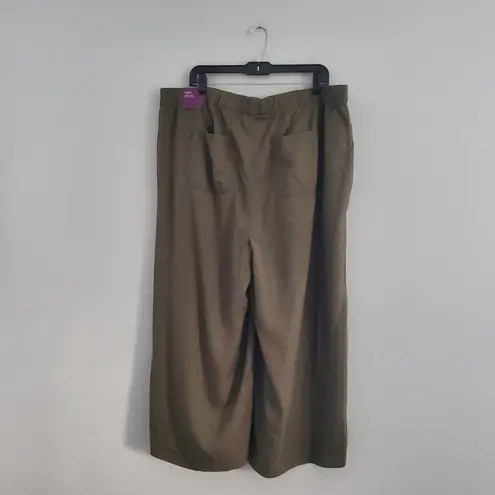 Lane Bryant  Women's Green Crop Wide Leg Pleated Pants 18/20