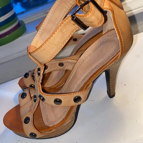 Cecilia New York Camel Colored Strappy 4” Heels size 7 Orange