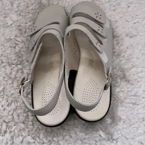 SAS Quatro Slingback Bone Ivory Sandal Hook Loop Adjustable Straps Comfort 10 N