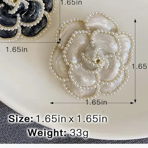 Elegant Pearl Flower Brooch White