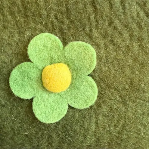 Vintage Nepal Handmade Felt flower & bauble zip Pouch in green lime & yellow nwt