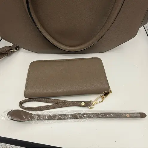 La Terre Chic Taupe PU Leather Shoulder Bag Set w/Matching Wallet Brown