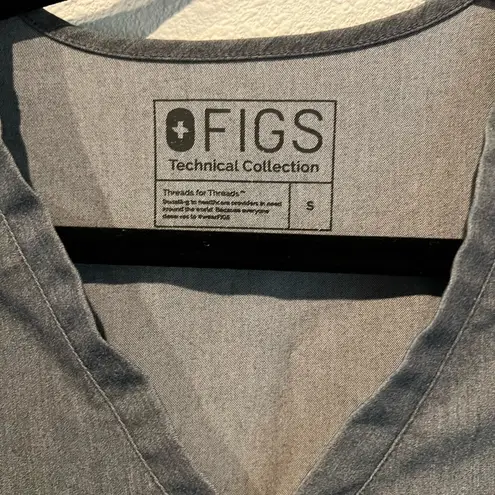 FIGS  Scrub Top Womens Aqua Blue Catarina Small One Pocket Short Sleeve Stretch