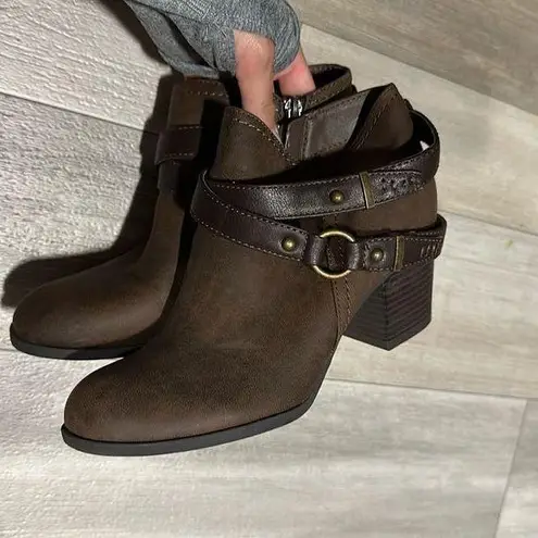 Indigo rd. size 7 brown boots