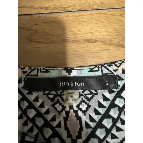 Fun 2 Fun Women Size Small Sleeveless Tank Top Aztec Lightweight Stretch Beach