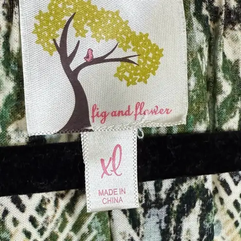 Fig And Flower XL Animal Print Green Tan Top Scoop Neck Relaxed Fit Pullover