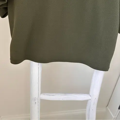 Green Envelope LA Green Envelope Army Green Ruffled Short Sleeve Shirt Size Large