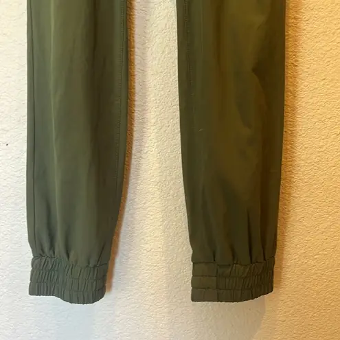 Aritzia  TNA Women’s XXS Khaki Green Joggers