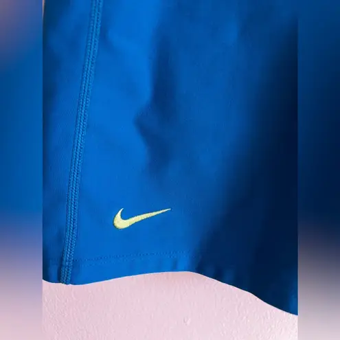 Nike Performance L (12