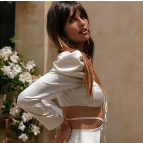 Jagger & Stone Schiffer Ivory White Satin Cinched Bust Long Sleeve Crop Top 10