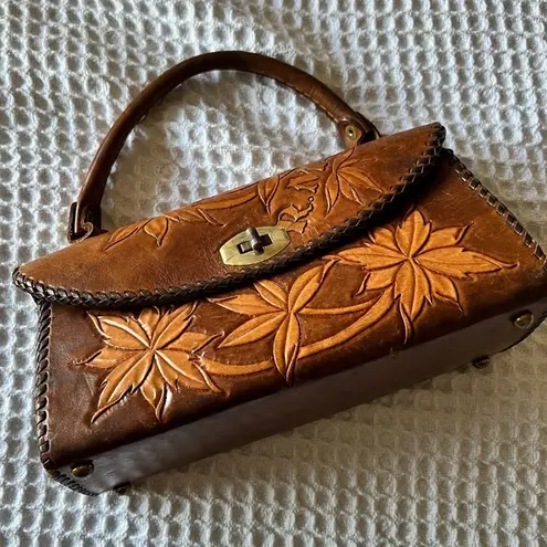 VINTAGE TOOLED LEATHER HANDBAG