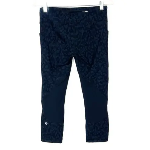 Lululemon  Animal Print Pace Rival Formation Deep Coal cropped leggings 6