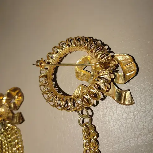 Swag Brooch Yellow Gold Tone Bow Chain Pin Set Ornate Tassel Dangle Detailing