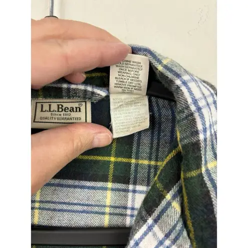 LL Bean Button Front Flannel Shirt Size Medium Relaxed Fit Plaid 100% Cotton