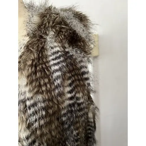 Hot & Delicious Black And White faux fur racoon porcupine fuzzy jacket vest M