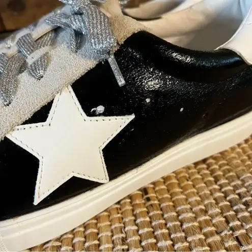 Nature Breeze  White And Black‎ Star Print Sneakers Size 10