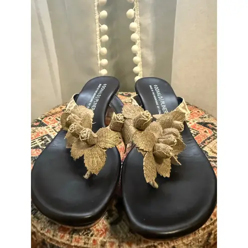 Donald Pliner Wedge Flip Flops Floral Embellishment Tan Leopard 7.5 boho fairy