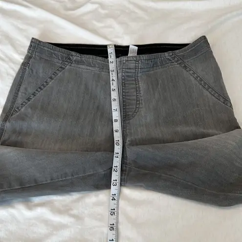 Chicosâplatinum sz 1 (M) grey distressed elastic waistâstretchyâflareâjeansâGUC Gray