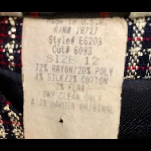 Jo
Hardin suit jacket, plaid with blue, burgundy Blue Size 12