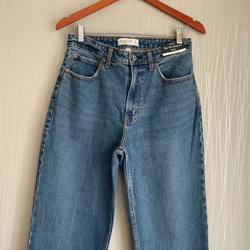 Abercrombie & Fitch NWT  Curve Love High Rise 90s Relaxed Jean Size 29