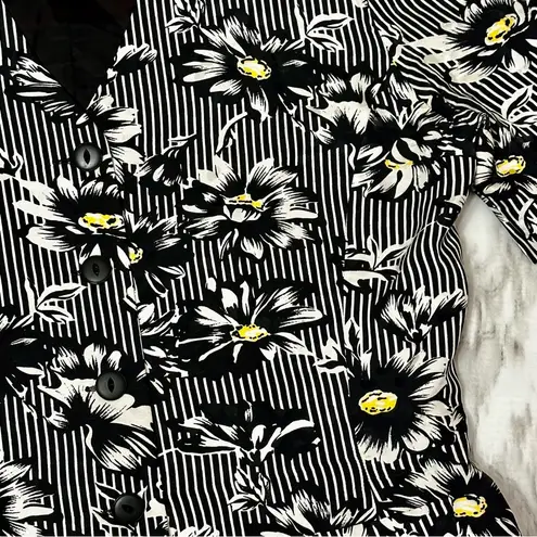 Julie Francis Vtg Black White Daisy Silk Women Sz 8 Short Sleeve Fitted Jacket