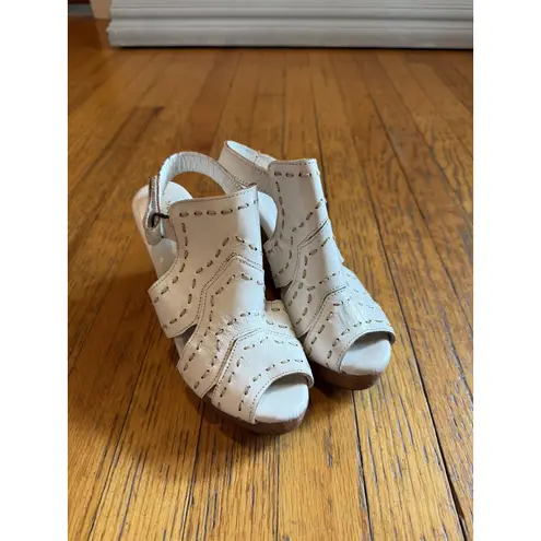 Very Volatile Shoes Womens Size 6 Wedge Sandals Slingback Boho Stitch Leather White