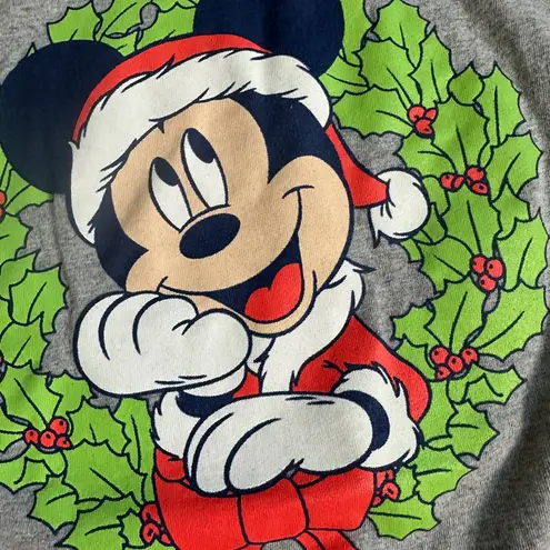 Disney  Mickey Mouse Christmas Wreath T-Shirt Gray Holiday Graphic Tee L