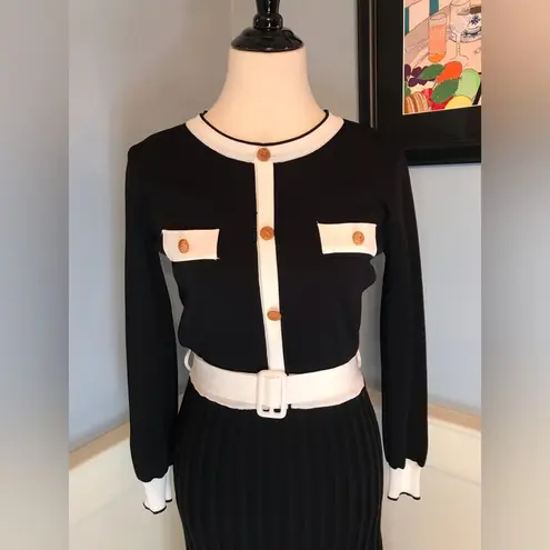 Black and White Stretch Sweater Dress with Pleated Skirt Sz M Size M