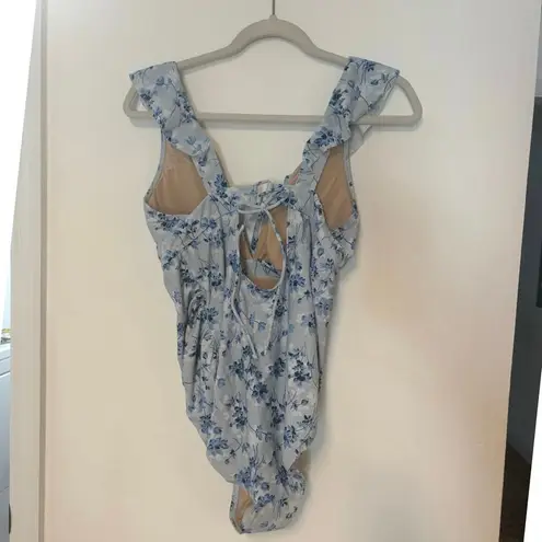 A pea in the pod NWT Ruffled Maternity Floral Swimsuit Light Blue Size M
