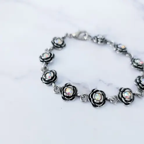 Premier Designs Vintage Clasp Bracelet Flowers with Iridescent Gems