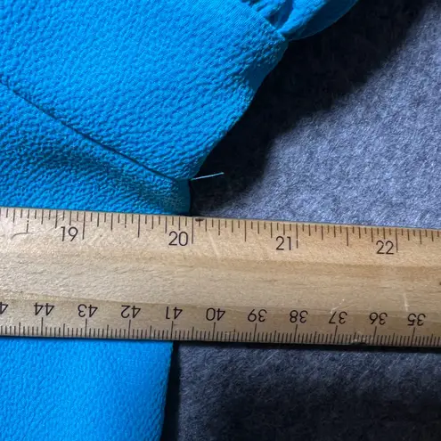 CeCe Blue Short Sleeve Ruffle Top Crepe Knit Size M Blouse