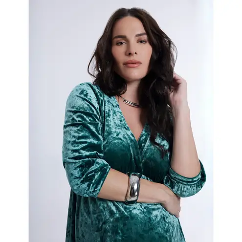 Motherhood Maternity NWT Crushed Velvet Empire Waist Dress Green 3/4 Sleeve SZ M