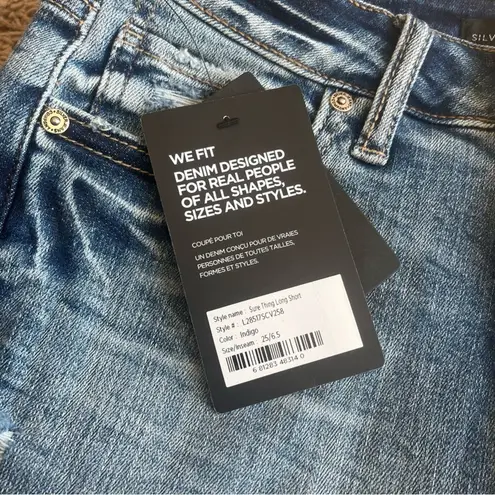 Silver Jeans NWT! Sure Thing Long Short High Rise Universal Fit Size W25 L6.5