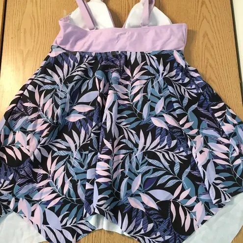 SheIn New Women’s Tankini Leaf Print Swimsuit Top Lavender Lilac Black Size Medium