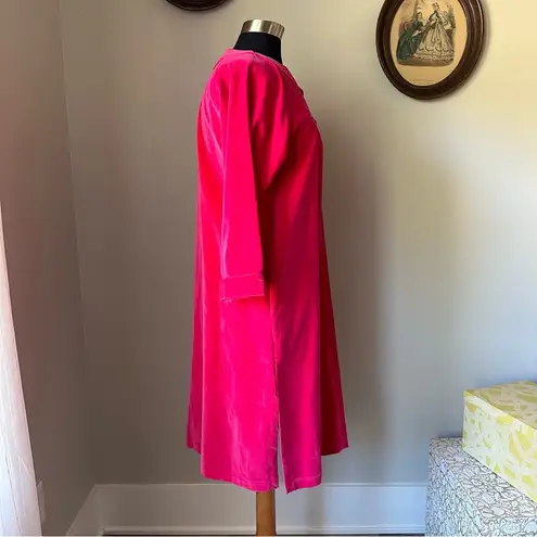 Vintage 1950s bright pink velvet housecoat