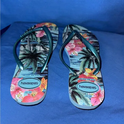 Havaianas NWOT  Size 9/10 Blue Tropical Flip Flops