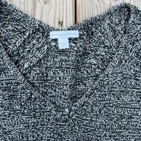 New York And Company  Sweater | Size Medium