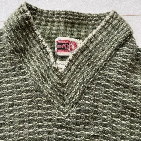 Vintage Imported Lyons Burbank 100% imported wool Green sweater size 40 …
