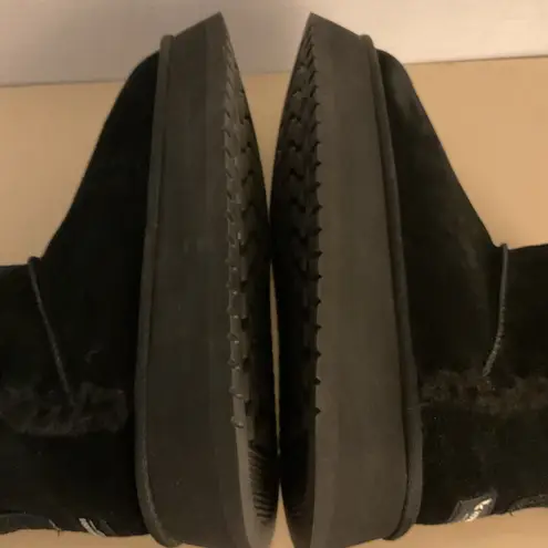 Koolaburra by Uggs Women's Black Suede platform ultra mini short classic boots 9