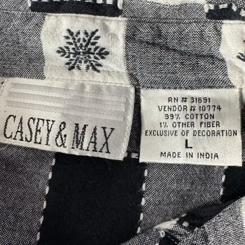 Casey & Max Large Top Button