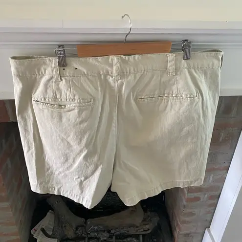 Lane Bryant  Cream Colored Chino Shorts Plus Size 24 Business Casual Curvy