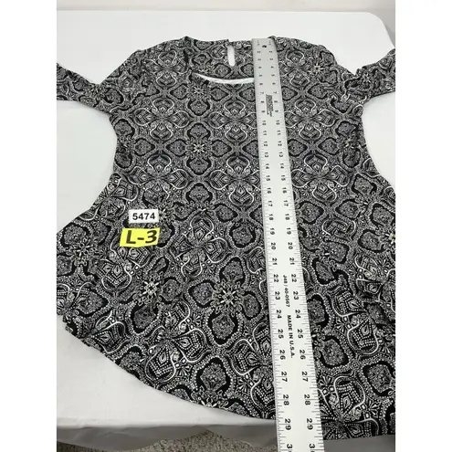 Roz & Ali Womans Petite Fit & Flare Blouse MP Black White Pullover Scoop Neck