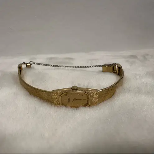 Seiko Gold-Tone Quartz vintage Timepiece small watch!